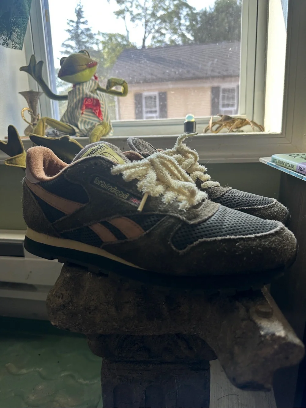 Braindead Reebok Men's Sneakers in Dark Green with Pink Accents